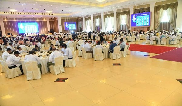 ဘာသာစုံဂုဏ်ထူးရှင်များနှင့် အမှတ်အများဆုံးရရှိသူများကို ရွှေ (၁) ကျပ်သား ချီးမြှင့်