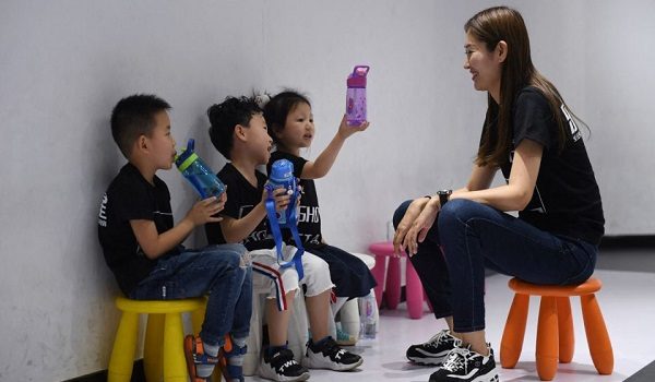 တရုတ်တွင် ကျောင်းသားများ၏ စိတ်ဖိစီးမှုကို လျှော့ချရန် အစီအမံသစ်များ ချမှတ်