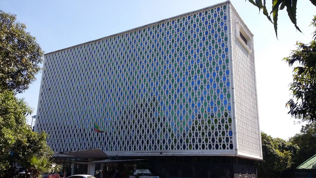 တက္ကသိုလ်ဝင်တန်းအောင်မြင်ပြီးသူများ လျှောက်ထားနိုင်သည့် အင်္ဂလိပ်စာဒီပလိုမာသင်တန်း