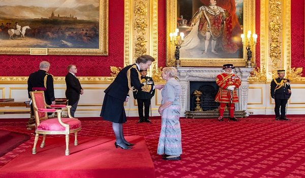 ငပလီမှာ အခမဲ့ အင်္ဂလိပ်စာသင်တန်းကျောင်း တည်ထောင်သူကို ဗြိတိန်က ဆုချီးမြှင့်