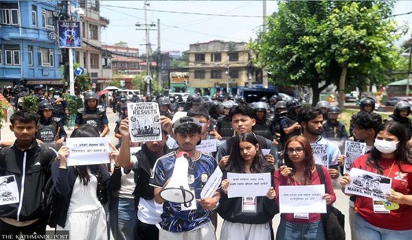 တစ်လကျော်အတွင်း အောင်စာရင်းထုတ်ပြန်မှုအပေါ် နီပေါကျောင်းသားများ မကျေနပ်