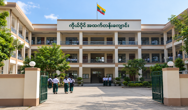 ပုဂ္ဂလိကကျောင်းအမည်များကို မြန်မာအမည်များသာပေးသင့်ကြောင်း လွှတ်တော်တွင် တင်ပြ