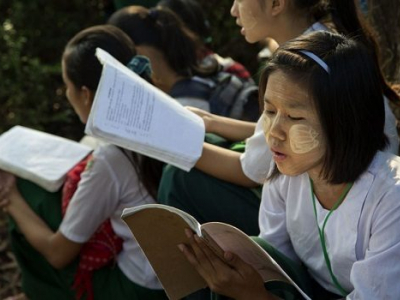 G-12 ပြန်ဖြေရမယ့် ကျောင်းသားတွေအတွက် ပညာဒါနအတန်းများ