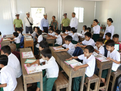 စစ်ကိုင်းတွင် ကွန်တိန်နာကျောင်းဆောင်များဖြင့် စာသင်ကြားနေ