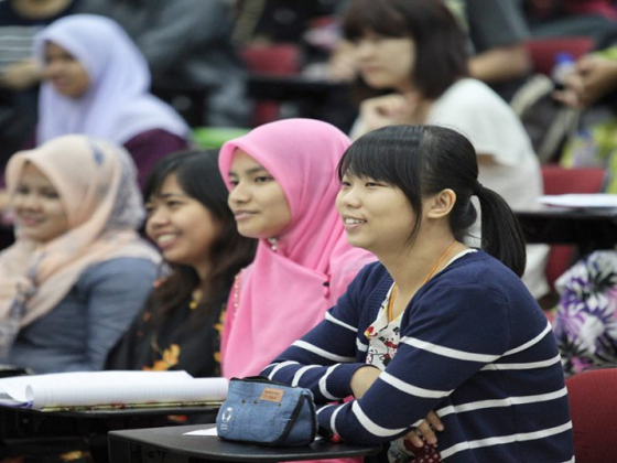 တက္ကသိုလ်များ ရပ်ဆိုင်းထားရန် အကြံပြုချက်အပေါ် သက်ရောက်မှုခံရသည့်ကျောင်းသားများ