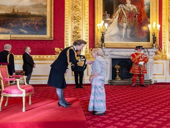 ငပလီမှာ အခမဲ့ အင်္ဂလိပ်စာသင်တန်းကျောင်း တည်ထောင်သူကို ဗြိတိန်က ဆုချီးမြှင့်