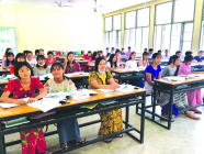 မန္တလေး သမဝါယမကောလိပ်မှ သင်ကြားပေးနေသည့် ဘာသာရပ်များနှင့် ဘွဲ့များ