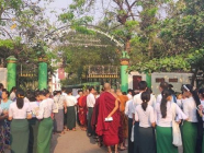 ပြန်လည်ကျင်းပသည့် တက္ကသိုလ်ဝင်စာမေးပွဲတွင် ကျောင်းသား (၆) သောင်းကျော် ဝင်ရောက်ဖြေဆို