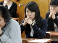 တောင်ကိုရီးယားတက္ကသိုလ်ဝင်စာမေးပွဲတွင် အင်္ဂလိပ်စာ မေးခွန်းခက်၍ မေးခွန်းထုတ်သူ ရာထူးမှ နုတ်ထွက်