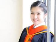 အသက် (၁၆) နှစ်နဲ့ ဂုဏ်ထူးတန်းဝင်ပြီး ဘွဲ့ရခဲ့တဲ့ ထိုင်းက စကိတ်မယ်လေး