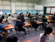 တောင်ကိုရီးယားကျောင်းသားများသည် ဗိုင်းရပ်စ်နှိမ်နှင်းနေမှုကာလအတွင်း စာမေးပွဲများဖြေဆိုကြသည်
