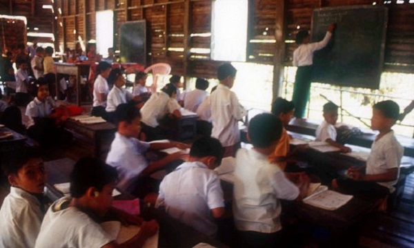 ေက်ာင္းျပင္ပ အလယ္တန္းပညာေရး တိုးခ်ဲ႕သင္ႏိုင္ေရး စဥ္းစားမည္