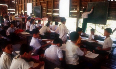 ေက်ာင္းျပင္ပ အလယ္တန္းပညာေရး တိုးခ်ဲ႕သင္ႏိုင္ေရး စဥ္းစားမည္